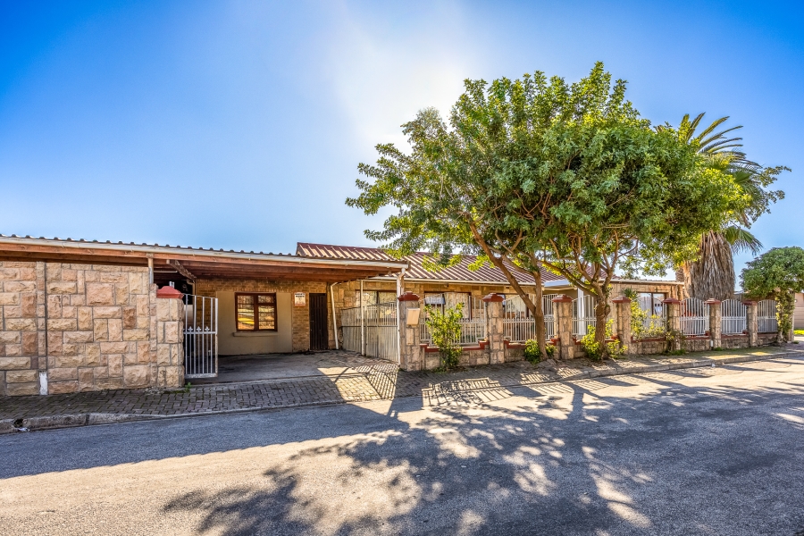 4 Bedroom Property for Sale in Mabille Park Western Cape